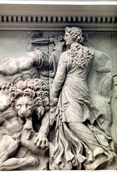 Detail vom Großen Fries des Pergamonaltars, 180-159 v. Chr.