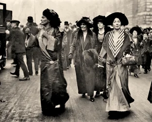 Emmeline Pethick Lawrence und Christabel Pankhurst, ca. 1908