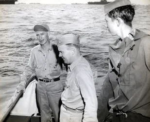 Ernie Pyle besucht die USS Hornet
