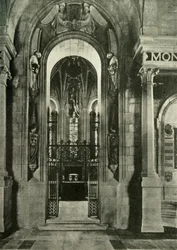 Für Schottlands Gefallene - Schottisches Nationales Kriegsdenkmal. Der Schrein mit sieben Buntglasfenstern