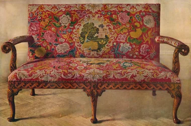 Fruchtholz-Sofa mit Stickerei, frühes 18. Jahrhundert, 1929