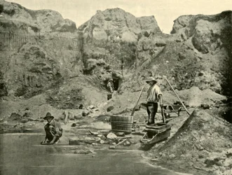 Goldgräber bei der Arbeit in der Nähe von Beechworth, Victoria, 1901