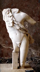Griechische Statue eines männlichen Torsos