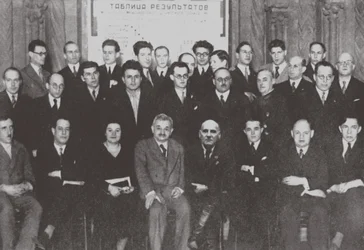 Gruppenporträt der Teilnehmer des Zweiten Internationalen Schachturniers, Moskau 1935, 1935