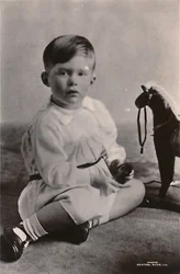 H.R.H. Prinzessin Marys ältester Sohn, Der Ehrenwerte Geo. Henry Hubert Lascelles, ca. 1926