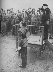 Begrüßt von den neuen Männern seines alten Regiments