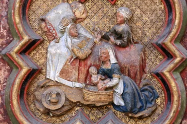 Geschichte von St. Johannes dem Täufer: "Geburt von St. Johannes dem Täufer." Basrelief des nördlichen Endes des Nordchors (1531). Polychromer Stein. 1531. Kathedrale von Amiens, Amiens, Frankreich