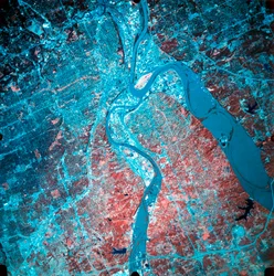 Infrarotfotografie des Zusammenflusses der Missouri- und Kansas-Flüsse, USA, 19. Juli 1993