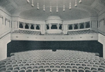 Innenraum eines neuen Kino-Theaters im Westend von Berlin, ca. 1913