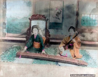 Japanische Musik: Frauen spielen Koto und Samisen, Kobe, Japan