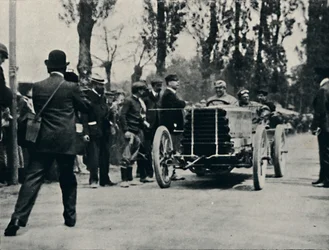 Jarrott kommt in Bordeaux im Rennen des Todes an, 1937
