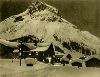 Lech am Arlberg bei Nacht, Österreich, ca. 1935