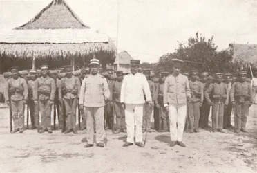 Madeira-Mamore-Eisenbahn: An der Grenze zwischen Bolivien und Brasilien: Bolivianische Offiziere und Soldaten, 1914