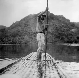 Mann auf einem Floß, Kingston, Jamaika, 1931