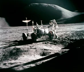 Bemannter Raumflug, USA, Apollo 15 Apollo 15 Astronaut James Irwin mit dem Lunar Rover