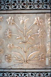 Marmorrelief einer stilisierten Lilie, Taj Mahal, Agra, Indien, 17. Jahrhundert