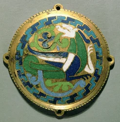 Medallion, das einen Drachen darstellt, Französisch, aus Conques