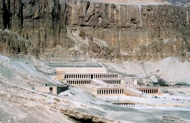 Totentempel der Königin Hatschepsut, Deir el-Bahari, Ägypten, ca. 1457 v. Chr.