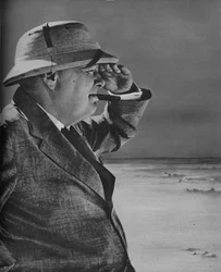 Mr. Churchill erspäht den Feind, 1943
