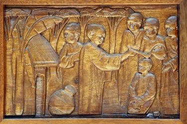 Namugongo-Katholiken-Märtyrer-Schrein, Kampala: Kirchenportalrelief, 20160217, Kampala, Uganda