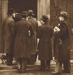 Zeitungsmänner bei Nr. 10, Dez 1936