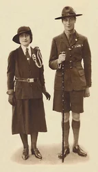 Auf dem Weg zu einer Kundgebung von Pfadfindern und Pfadfinderinnen, ca. 1931 1937