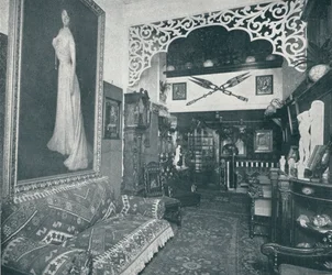 Einer der Empfangsräume im Sandow-Institut, um 1898