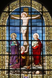 Paris, Frankreich Kirche Saint Roch Buntglasfenster: Christus am Kreuz, Paris, Frankreich