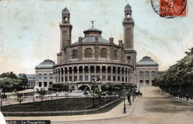 Paris: Außenansicht des Palais du Trocadero - Postkarte von 1908