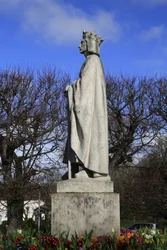 Kollegiatkirche von Poissy. Statue des Heiligen Ludwig. Profil, Poissy, Frankreich