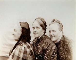 Porträt von drei Frauen, Russland, 1890er
