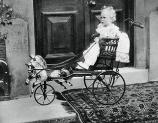 Prinz Albert Windsor im Alter von einem Jahr, um 1896