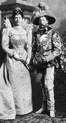 Prinz George und Mary von Teck in Kostümen, Devonshire House Ball