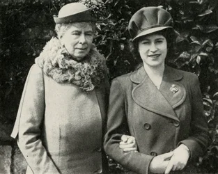 Königin Mary mit Prinzessin Elizabeth, April 1944
