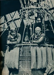 Bereit zur Prüfung von Instrumenten für den Versuch des Höhenrekords im Jahr 1935 ca. 1937