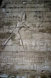 Relief von Ramses III., das Feinde erschlägt, Totentempel von Ramses III., Medinat Habu, ca. 1200 v. Chr.