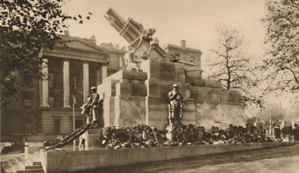 Darstellung eines 9-Zoll-Haubitze aus Stein, die große Kontroversen verursachte, ca. 1935