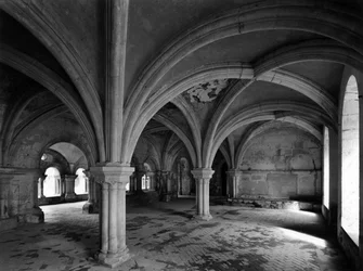 Romanische Architektur: Ansicht des Kapitelsaals der Zisterzienserabtei von Fontenay, gegründet 1118 (Côte d