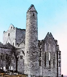 Ruinen auf dem Felsen von Cashel Co., Tipperary, um 1910