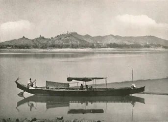Sagaing, am Irrawaddy - jeder Hügelgipfel mit einer Pagode gekrönt, 1900