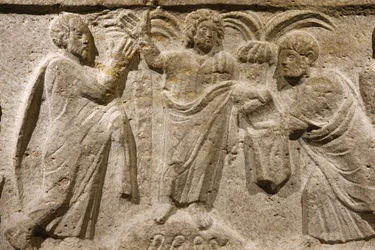 Abtei Saint Victor, Marseille. Sarkophagdetail: Jesus umgeben von Petrus und Paulus. Frankreich