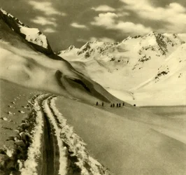 Skifahren auf dem Alpeiner Ferner Gletscher in den Stubaier Alpen, Österreich, ca. 1935