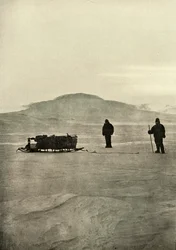 Schlittenfahren auf der Barriere vor der Rückkehr der Sonne, ca. 1908, 1909