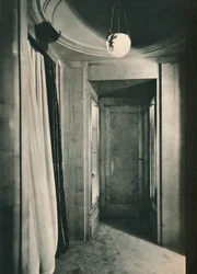 Kleines Vestibül mit Schränken aus weißem Sykomorenholz, um 1925