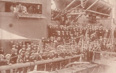 Einige Mitglieder der Schiffsbesatzung der HMAS Australia, um 1917-1919