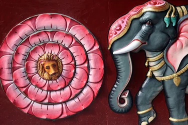 Sri Vadapathira Kaliamman Hindu-Tempel. Elefant und Lotusblume. Singapur