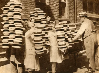 Strohhüte kommen wieder in Mode, 1930, 1933