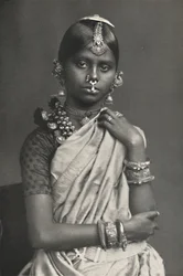 Tamulin mit Schmuck, 1926