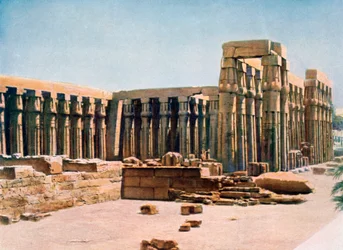 Die Kolonnade von Amenhotep III, Tempel von Luxor, Ägypten, 20. Jahrhundert