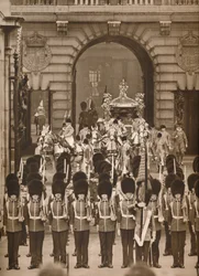 Die Krönungsprozession zur Abtei, 1937